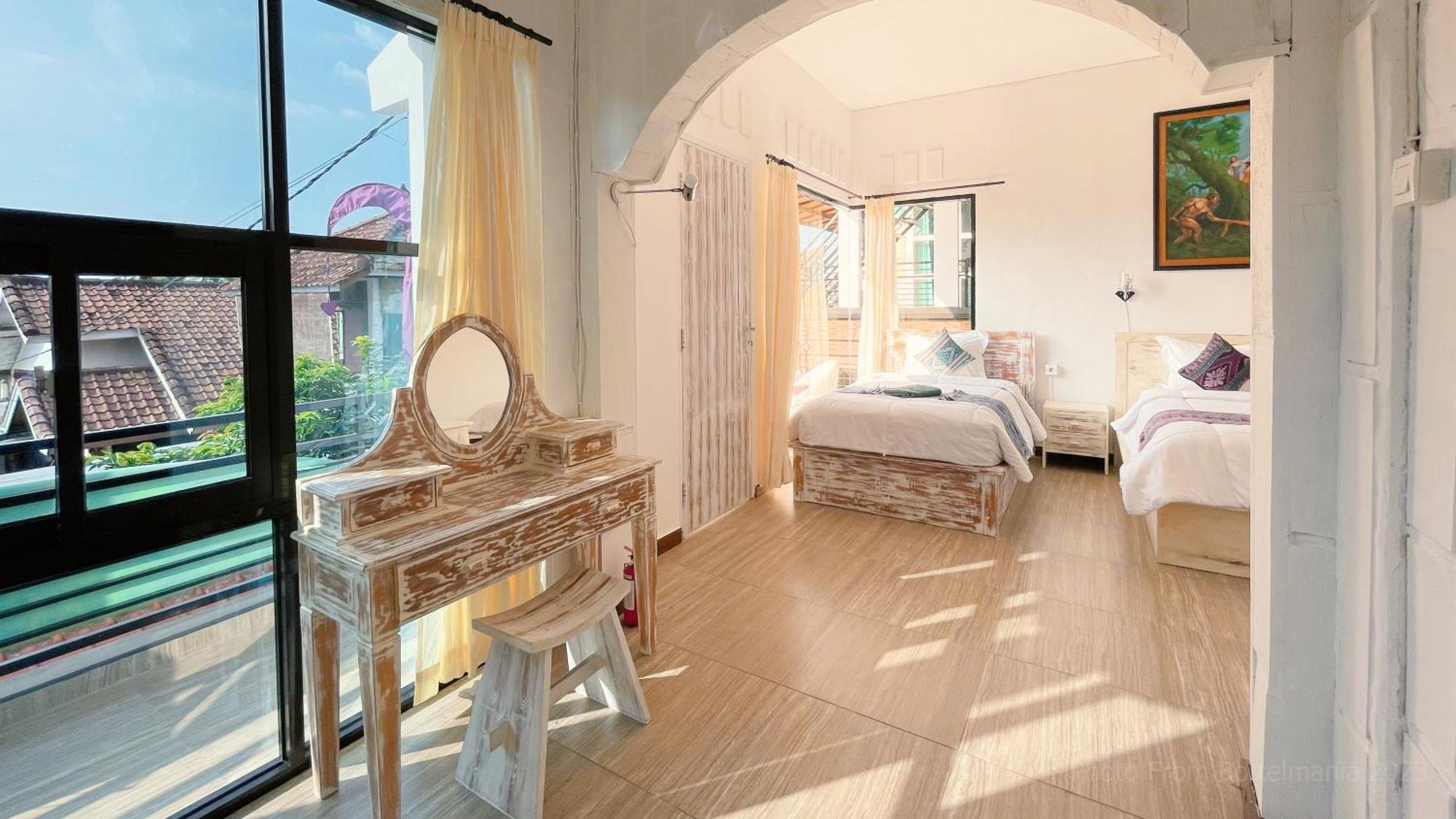 Bottelmania Otel Lovina Dış mekan fotoğraf